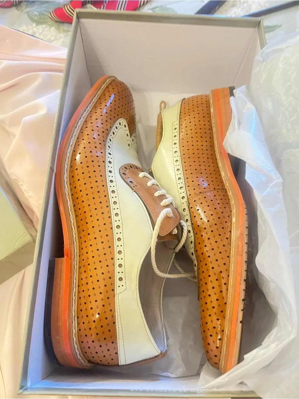 NEW GIOVANNI Tan & White Men's Wingtip Brogue Oxford size 9 hand land in Italy